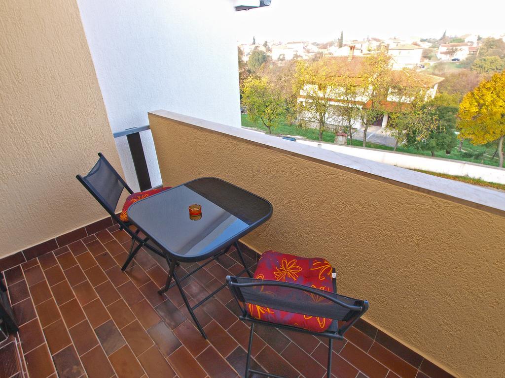 Family Friendly Apartment 946 Pula Extérieur photo