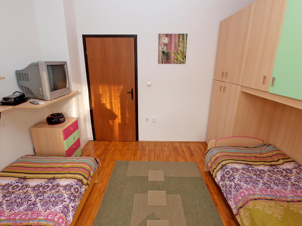 Family Friendly Apartment 946 Pula Extérieur photo