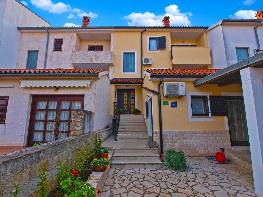 Family Friendly Apartment 946 Pula Extérieur photo